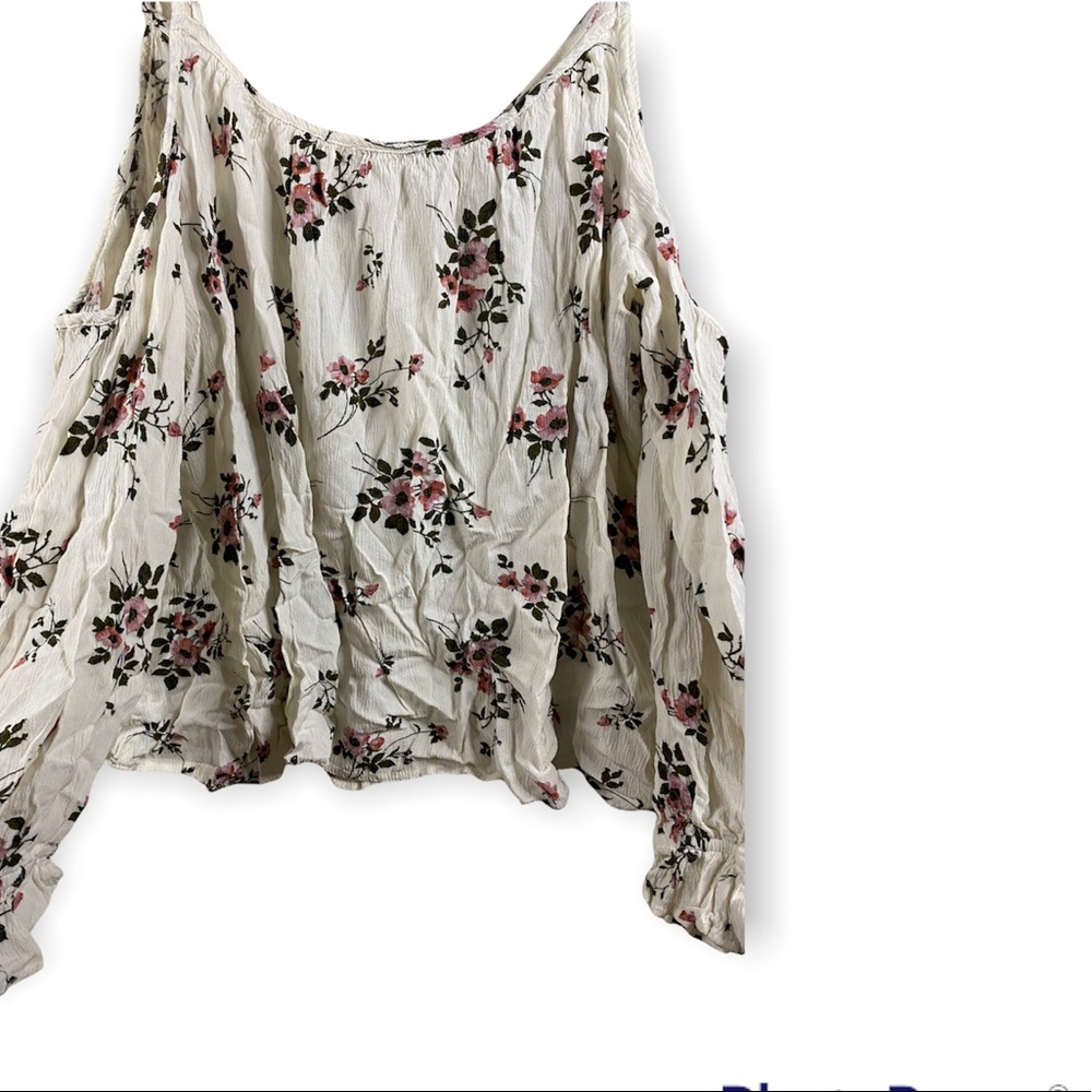 Cold Shoulder Floral Top 🌺